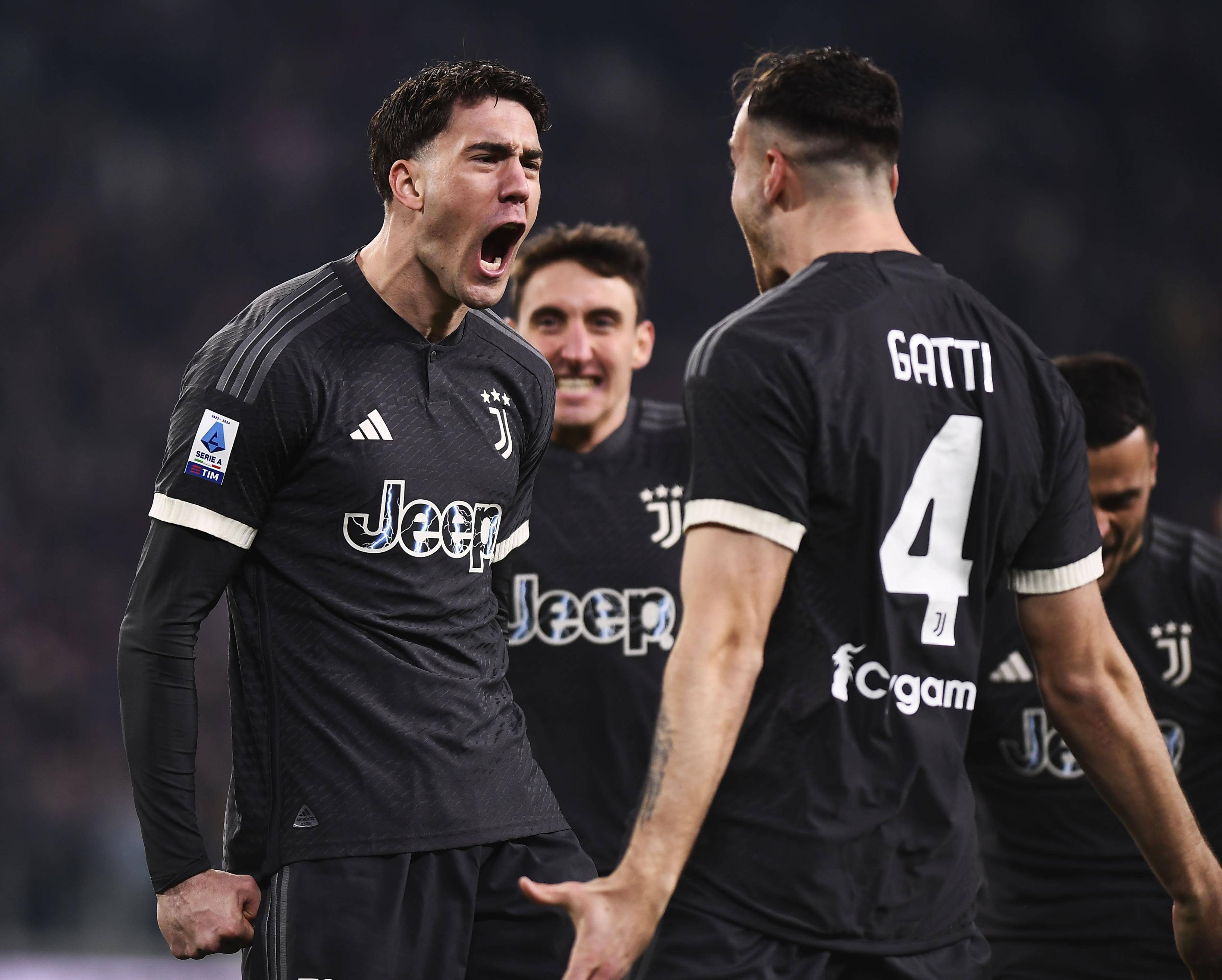 西亚卡姆迎来十五赛季高光表现，切尔西球迷沸腾！的简单介绍